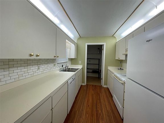 3rd image of 720 E Gilchrist Ct APT 6A