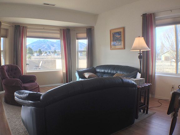 living room/mountain views