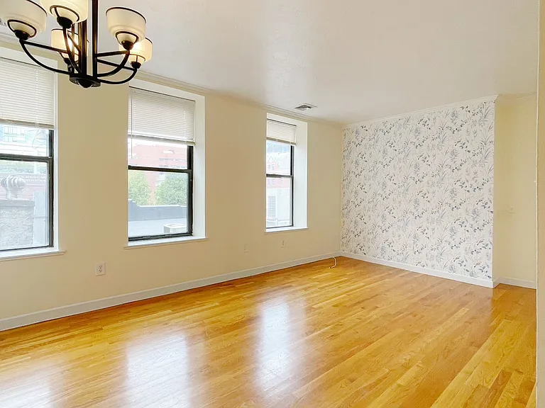 5 Grove St #6 — Photo 1