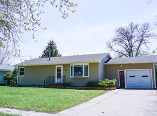 320 20th St SW, Huron, SD 57350