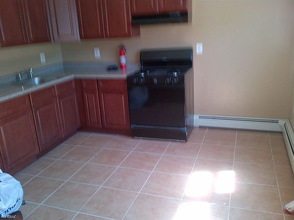 411 River St Apt 1 kitchen