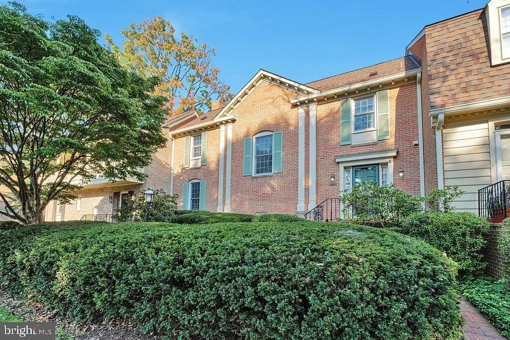 3 bed, 3.5 bath, 2562 sqft, $3,450 — Photo 1