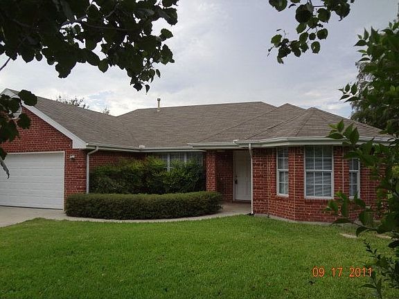 2nd image of 1048 Memorial Cir