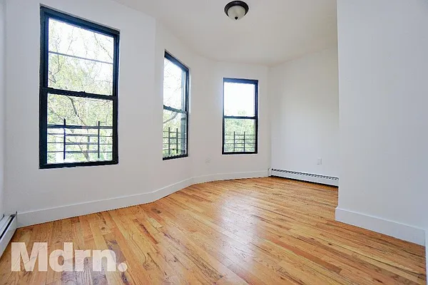 Rented by Mdrn Residential | media 3