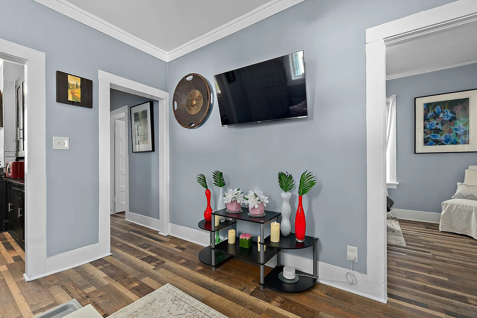 2 bed, 1.0 bath, 678 sqft, $2,337 — Photo 3