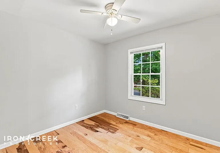 16 King Arthur Pl — Photo 13