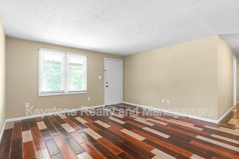 3 bed, 2.0 bath, 1100 sqft, $1,150 — Photo 3