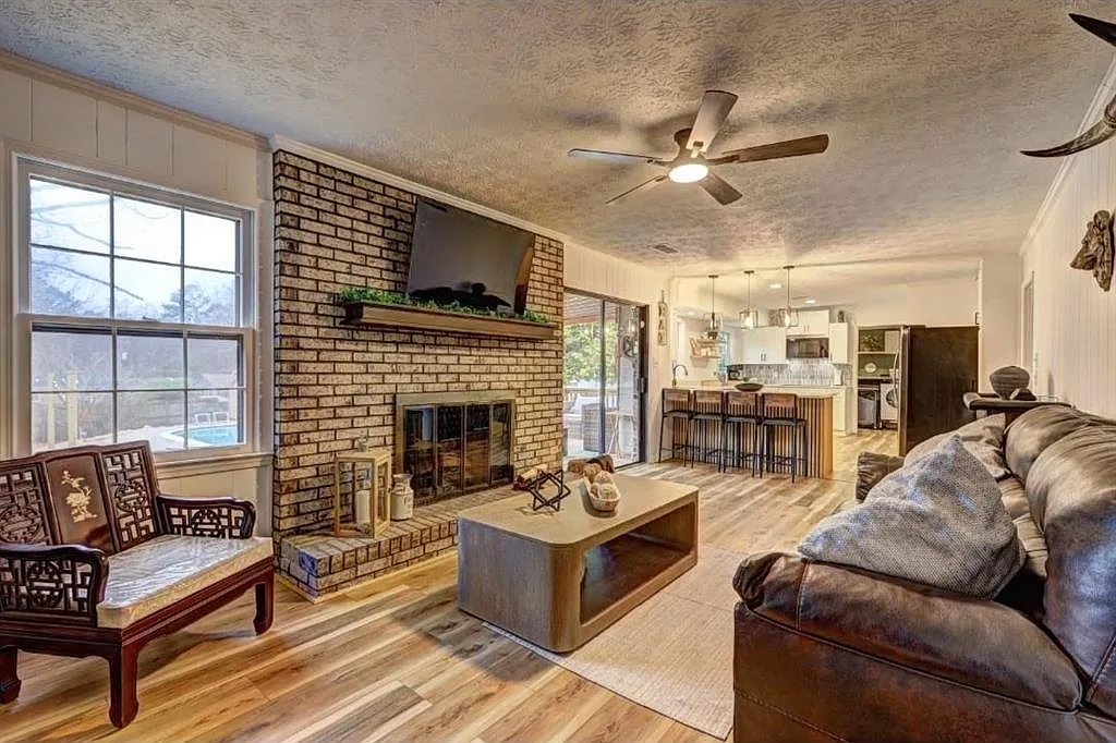 3 bed, 6.0 bath, 1838 sqft, $2,900 — Photo 2