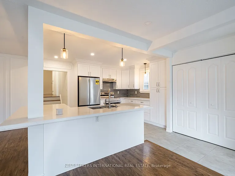 24 Thorncrest Rd — Photo 6