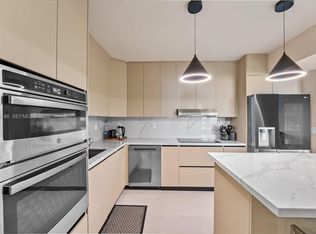 20281 E Country Club Dr APT 304, Aventura, FL 33180