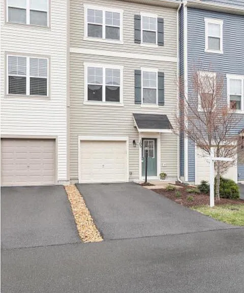 105 Pintangle Ct — Photo 1