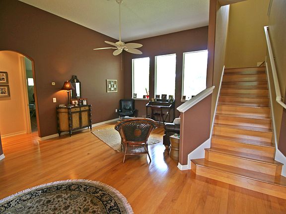 2nd image of 160 Overoaks Pl
