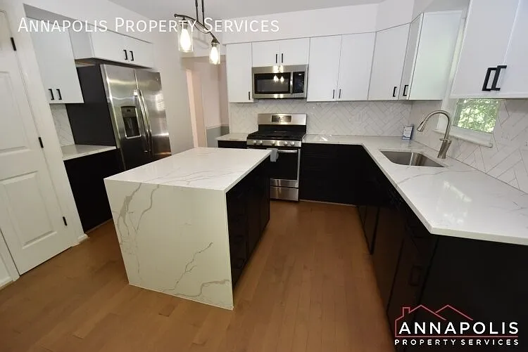 2808 traxler court — Photo 2