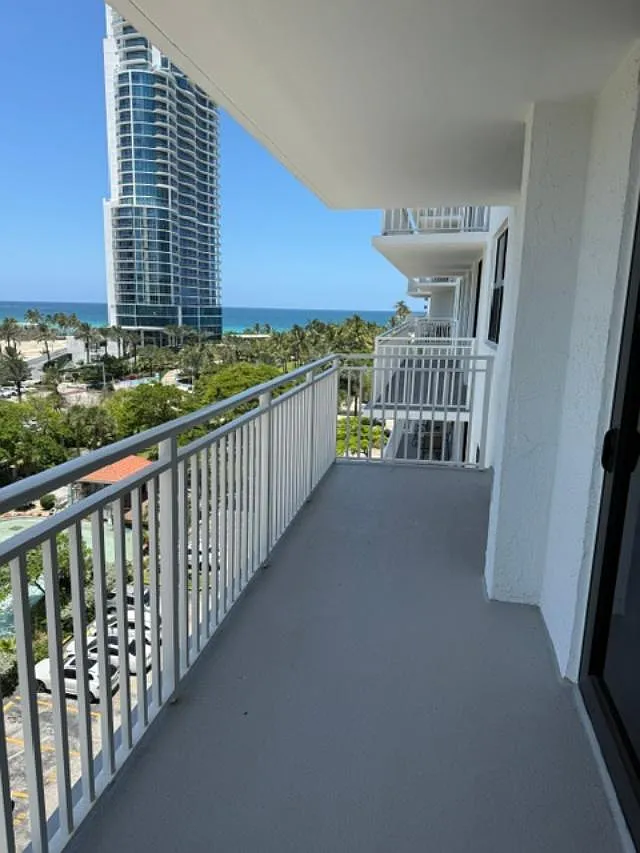 1 bed, 1.5 bath, 1061 sqft, $2,600 — Photo 1