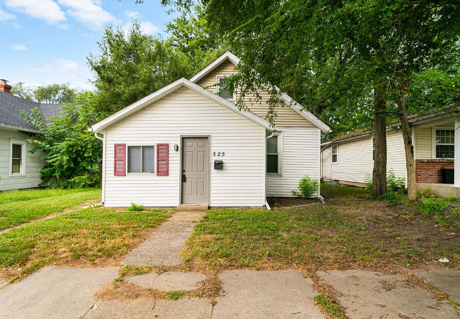 4 bed, 1.5 bath, 1527 sqft, $1,900 — Photo 1