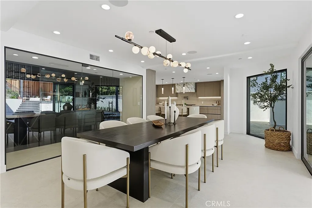 6 bed, 6.5 bath, 4651 sqft, $35,000 — Photo 1
