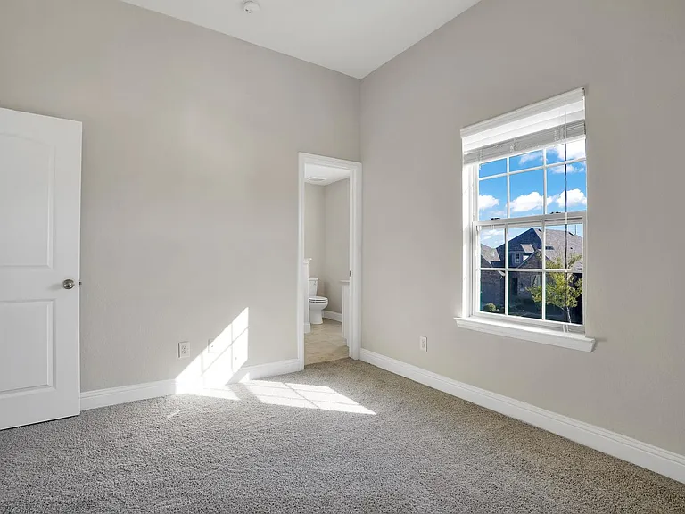 821 Field Xing — Photo 15