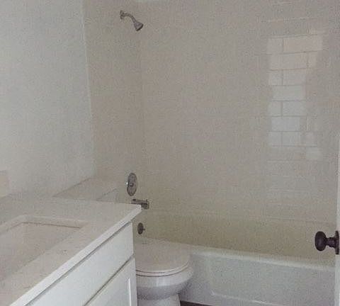 2nd image of 421 Bellevue Ave E APT 303