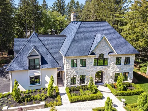 108 Kennedy St W, Aurora, ON L4G 2L7