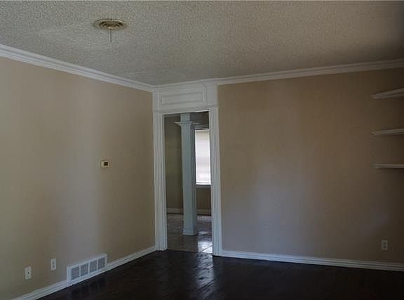 4th image of 404 Hillcrest Dr