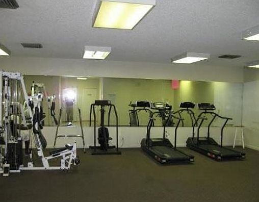 5th image of 301 Gardens Dr