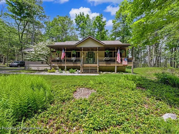 12 Natalie Ct, Gouldsboro, PA 18424