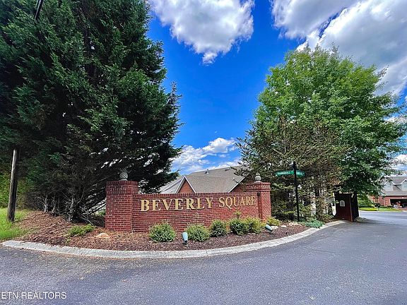 2nd image of 5551 Beverly Square Way