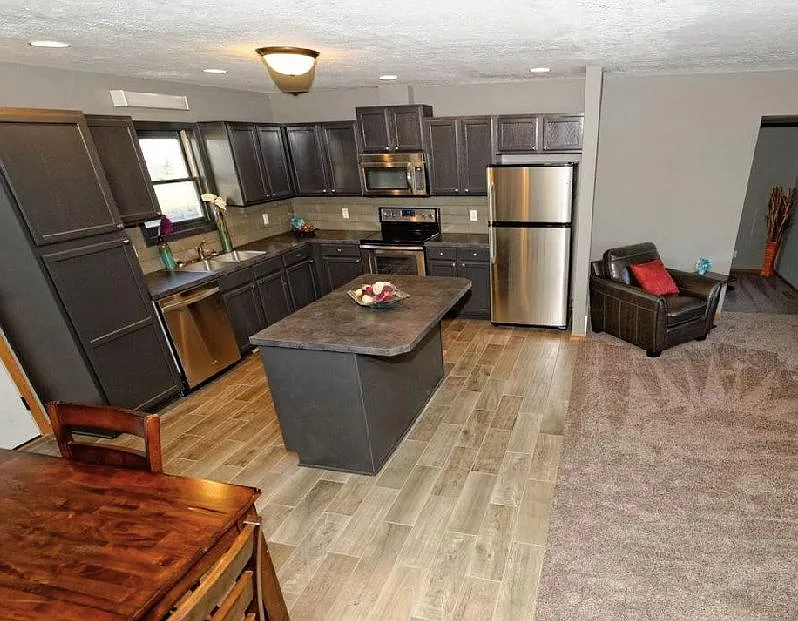 4 bed, 2111 sqft, $2,100 — Photo 4