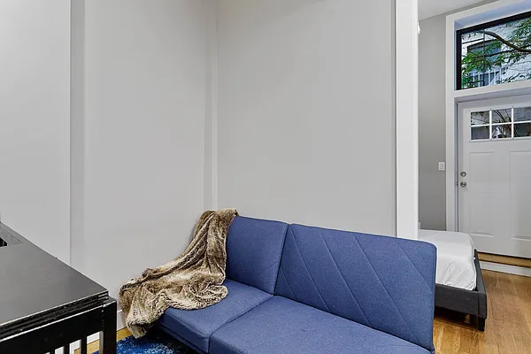 Rented by Safdie Realty Group | media 24