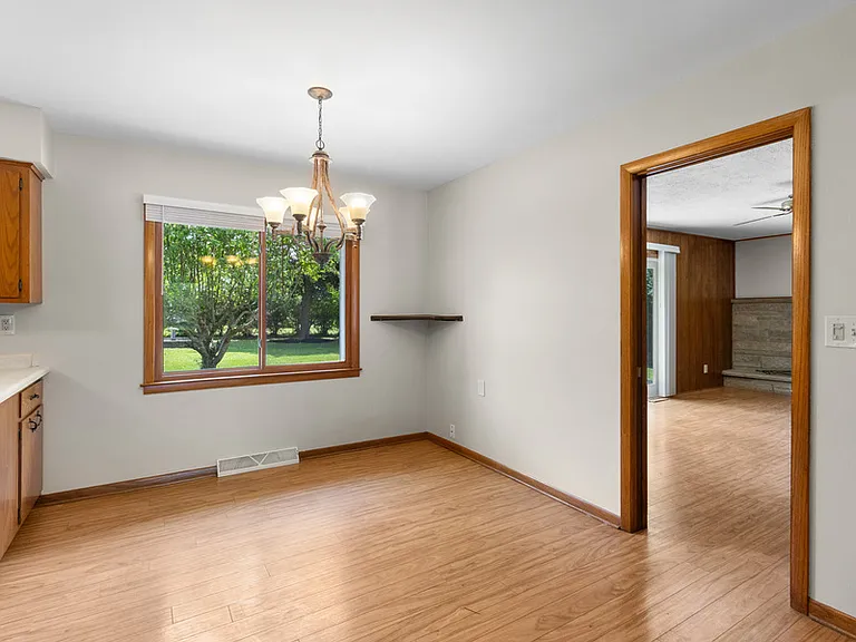 18525 Heathway Ln — Photo 6