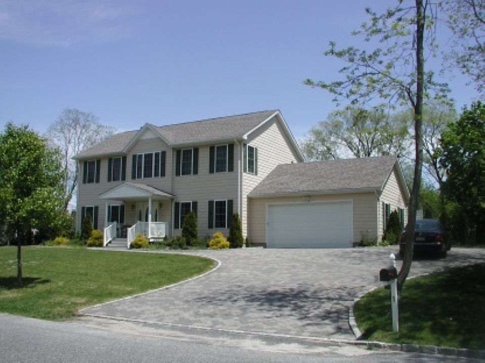 1st image of 1 Clover Grass Ct