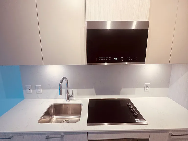 10 Oak St #1001 — Photo 8