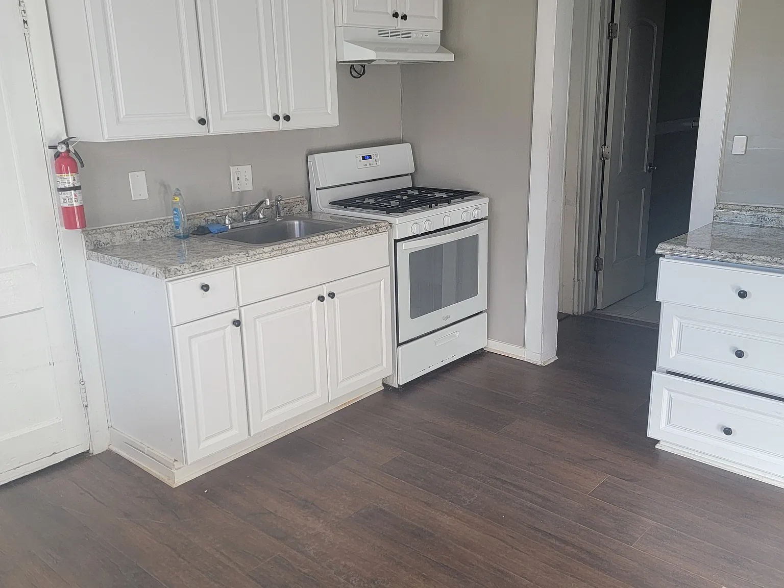 3 bed, 1976 sqft, $1,950 — Photo 1