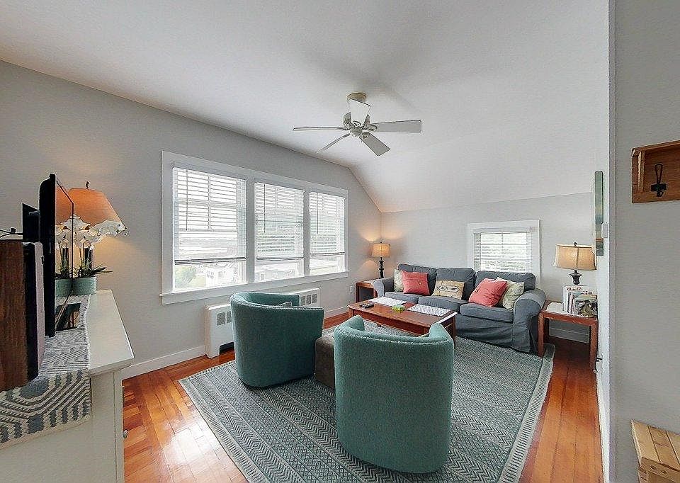 23 Warren Ave Middletown RI Zillow