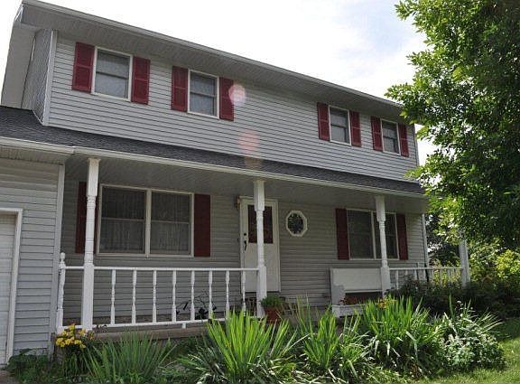 3rd image of 2410 Redbud Ct