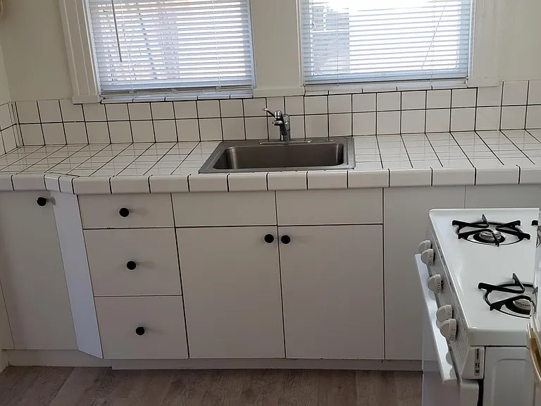 Large kitchen - lots of counter space