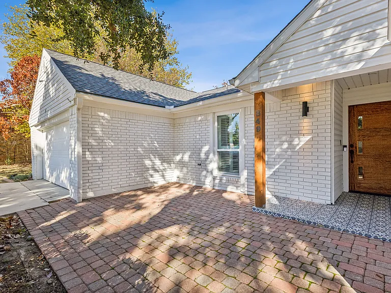849 N Riverside Dr — Photo 26
