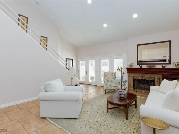 2749 Lodestone Dr, Las Vegas, NV 89117