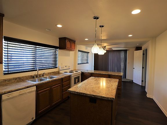 4th image of 204 7th St