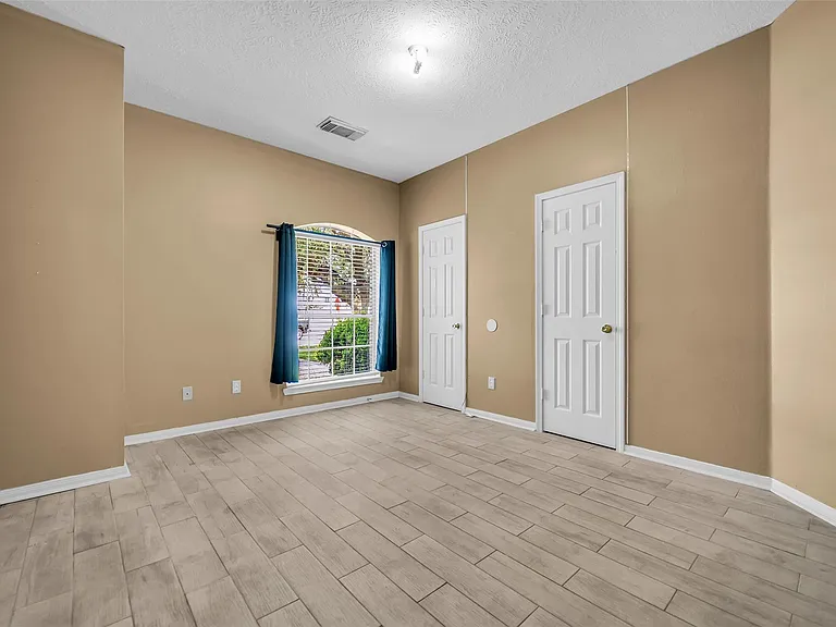 1046 Willersley Ln — Photo 14