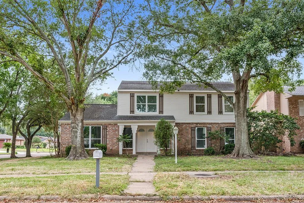 4 bed, 2.5 bath, 2420 sqft, $2,350 — Photo 1