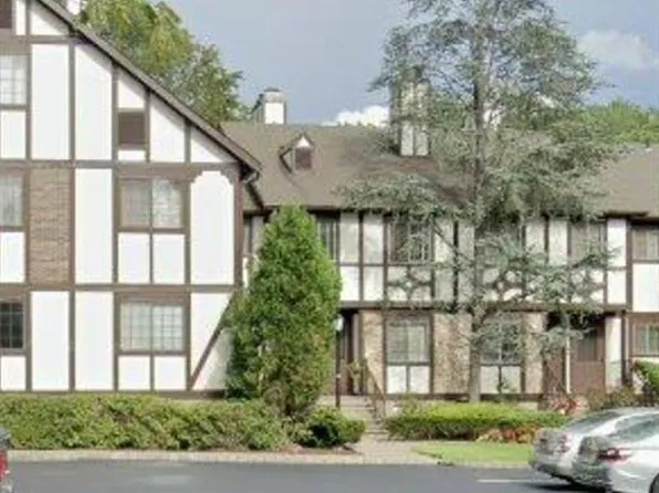 3605 Whittier Ct, Mahwah, NJ 07430