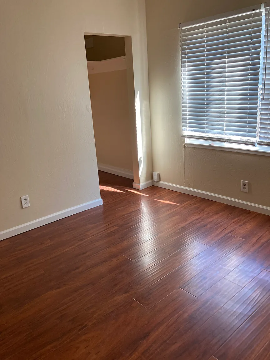3101 T St #1B photo 1
