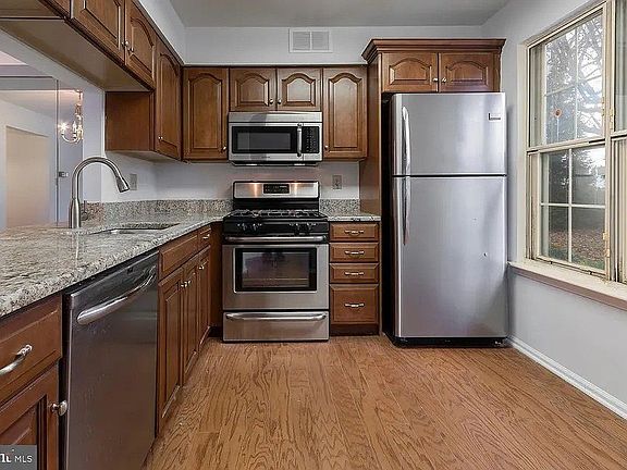 3rd image of 2407-A Sedgefield Dr