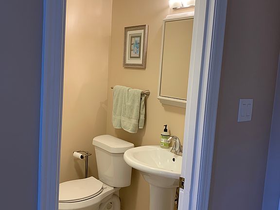 2nd image of 823 Brookhill Dr