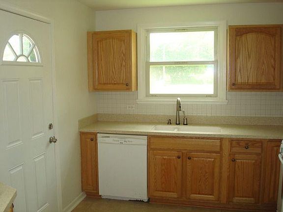 2nd image of 15609 Lavergne Ave