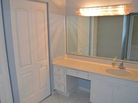 5th image of 20225 NE 34th Ct APT 612