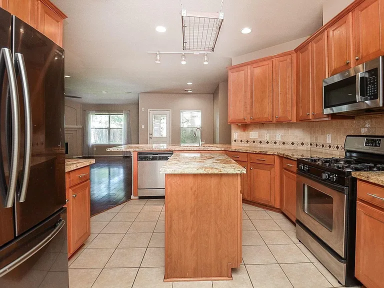 26822 Kingston Glen Ln — Photo 13