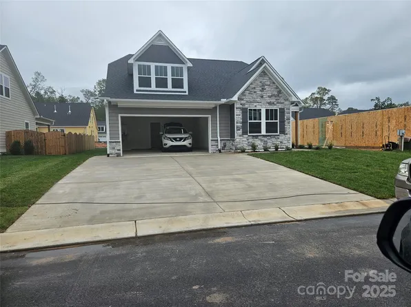 140 N Christie Ct, Fletcher, NC 28732