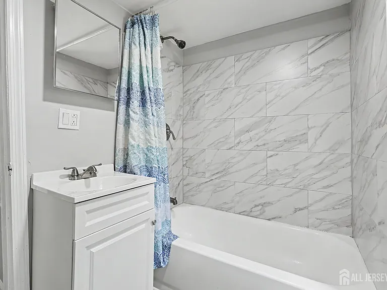 181 Hale St — Photo 24